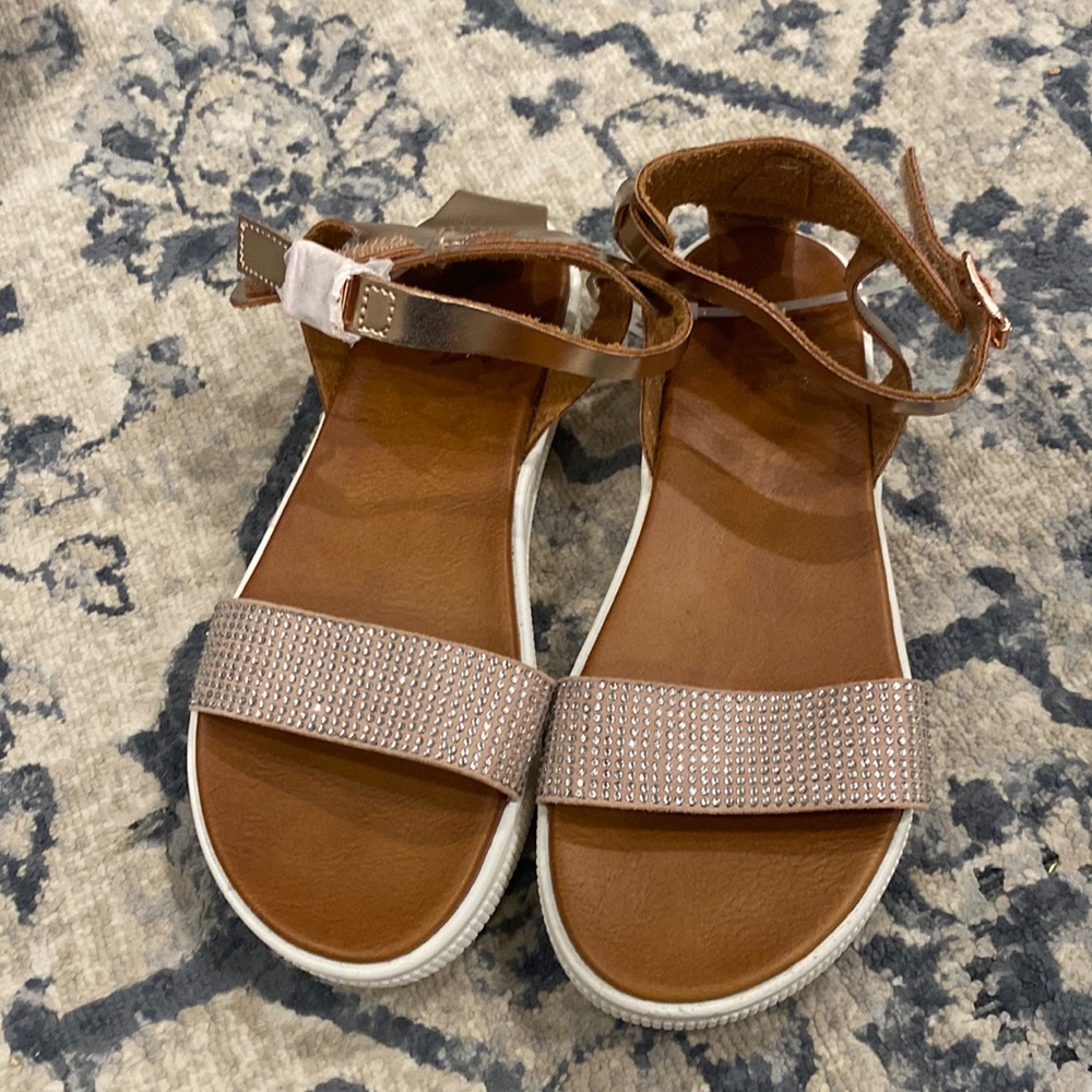 NWOT Mia size 3